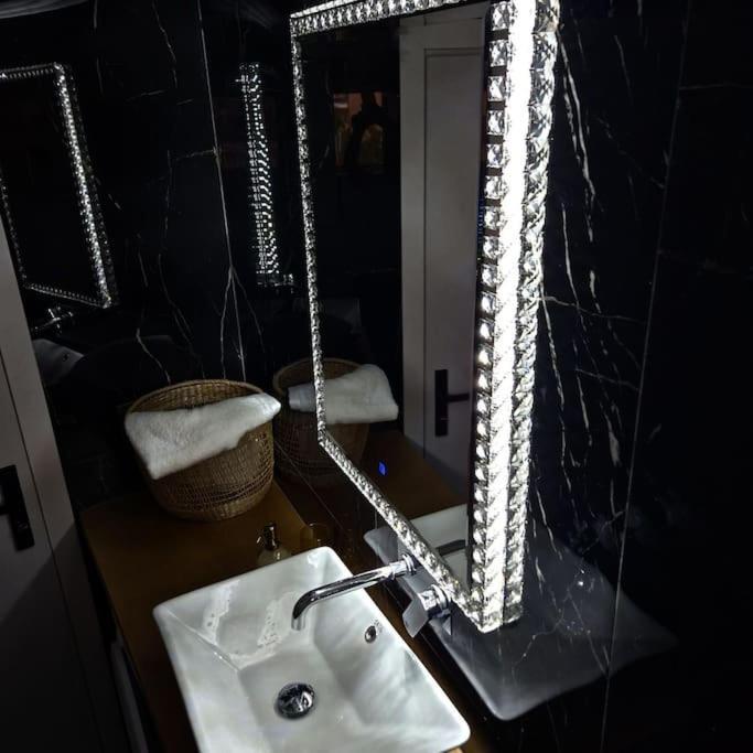 Faronita - Luxury Apt In The Heart Of กาลามาตา ภายนอก รูปภาพ